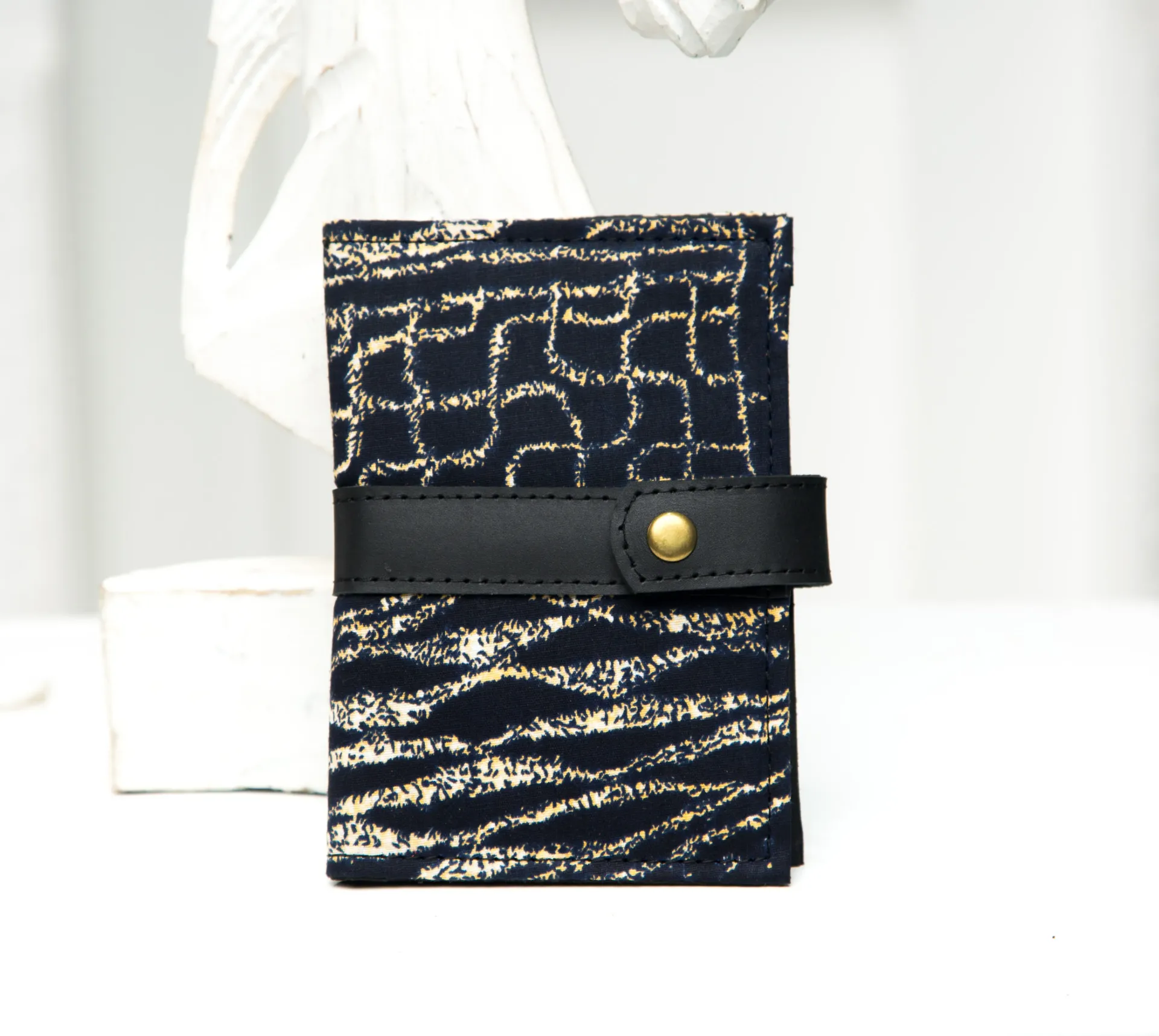 SAFIRI Passport Holder